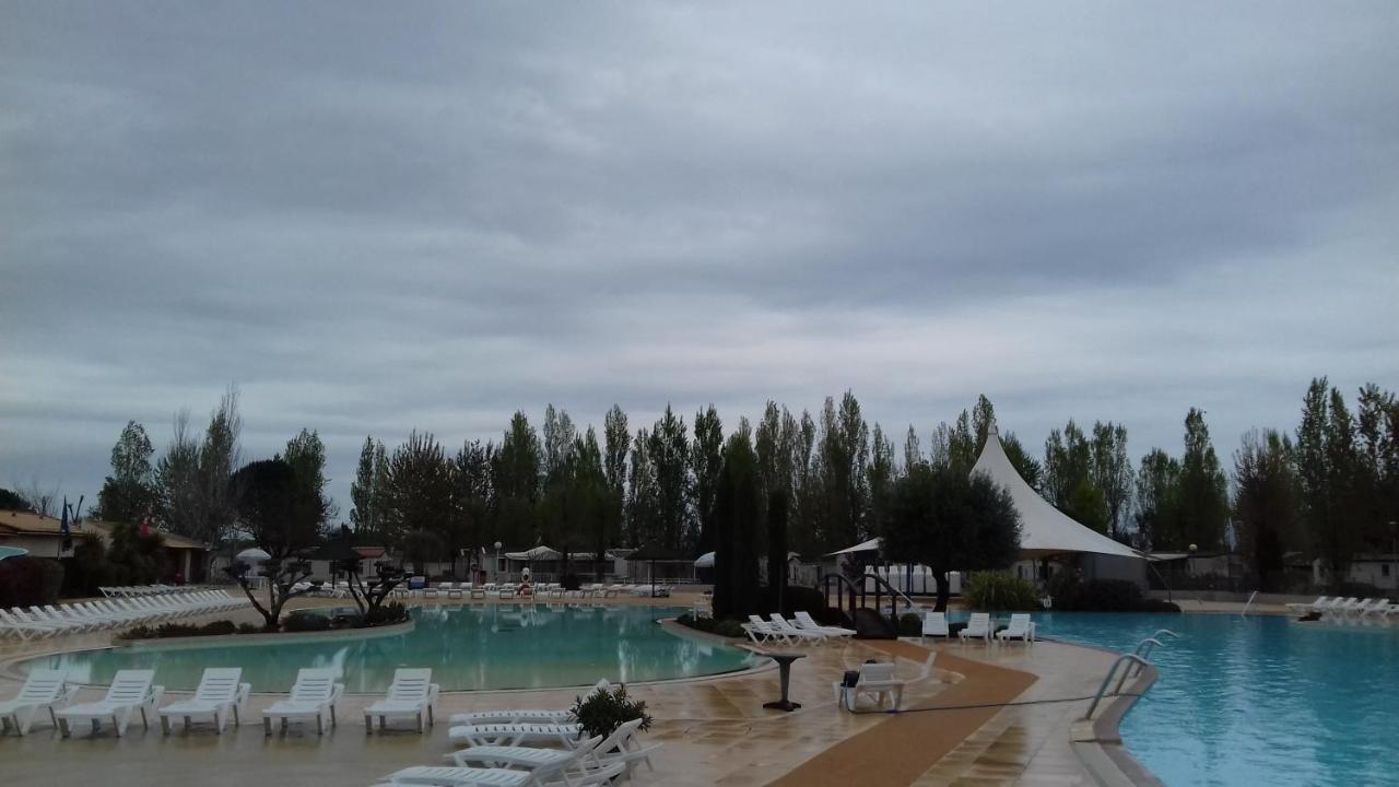 Отель La Carabasse Виас Экстерьер фото